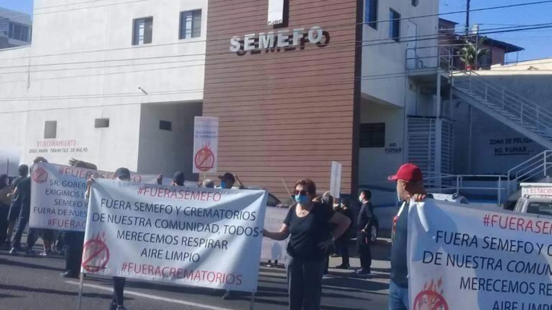 Se manifiestan en contra de Semefo